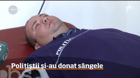 Un grup de poliţişti în frunte cu şeful Inspectoratului de Poliţie Judeţean Tulcea a donat sânge pentru cei care au nevoie urgentă de transfuzii