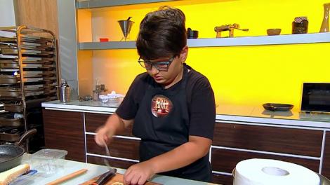 La 11 ani, Alexandru a venit foarte ambiţios la Chefi la cuţite! "Aş vrea să fiu primul copil care ajunge în echipe. Doar dacă se poate!"