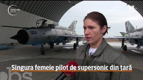 Singura femeie pilot de supersonic din România are 28 de ani şi este din Cluj-Napoca