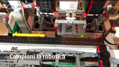 Trei elevi de la o şcoală din Galaţi, campioni la robotică