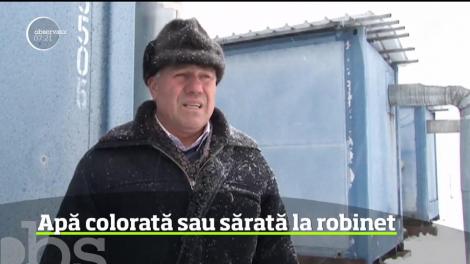 Apă murdară sau sărată. De cinci ani, de asta au parte, când dau drumul la robinet, locuitorii oraşului Dolhasca din judeţul Suceava