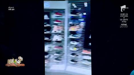 Smiley News. Cum să bagi frica în comercianții din Asia