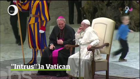 Un copil năzdrăvan a animat audienţa publică oficiată de Papa Francisc