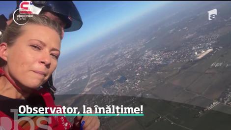 25 de ani de Antena 1: Observator, la înălțime! Reporterul Sonia Simionov a sărit cu parașuta, de la patru mii de metri altitudine: ”La muulți ani!”