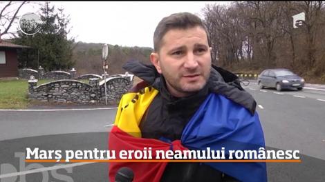 Fiecare român celebrează Centenarul în felul lui propriu. Un tânăr bucureştean ia la pas jumătate de ţară să ajungă în oraşul unde s-a strigat pentru prima dată Unire