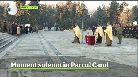 Moment solemn la Mormântul Ostaşului Necunoscut din Parcul Carol