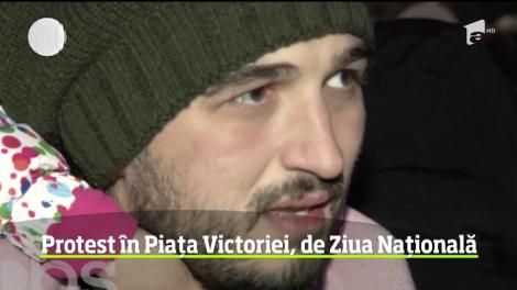 Peste 1.500 de oameni au protestat în Piaţa Victoriei