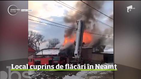 Incendiu puternic într-un local din judeţul Neamţ