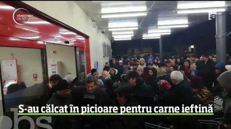 S-au călcat în picioare pentru carne ieftină