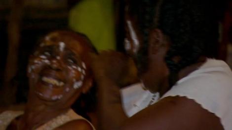 Lemurii sunt așteptați de localnici cu un ritual: "Copiii râdeau în hohote de noi, nu știam ce ne puneau să spunem"