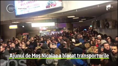 Ajunul sărbătorii de Moş Nicolae a umplut magazinele şi, implicit, a blocat traficul în Capitală