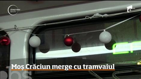 În Cluj-Napoca, Moș Crăciun merge cu tramvaiul