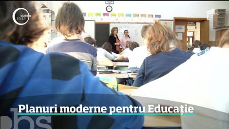Ministrul Educaţiei, Ecaterina Androneascu, vrea în şcoli, laptopuri, tablete şi table inteligente