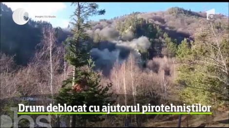 Un drum forestier din judeţul Buzău a fost deblocat cu ajutorul pirotehniştilor