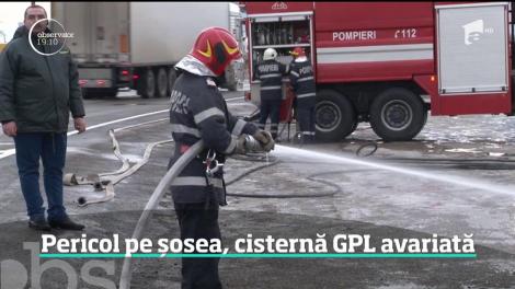 Panică pe Drumul Naţional 17! O cisternă cu 18 mii de litri de GPL s-a defectat şi a început să piardă din încărcătură