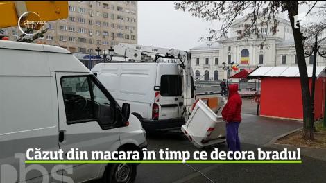 Un bărbat a căzut de pe o macara &icirc;n timp ce monta ornamente &icirc;n Bradul de Crăciun din Drobeta Turnu Severin
