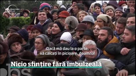 Sute de credincioşi s-au îmbulzit şi astăzi pentru un loc în faţă la altar. De data aceasta, la o biserică din Constanţa