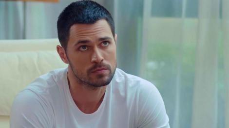 Adrian face tot posibilul să-l determine pe Alex să părăsească casa Caragea