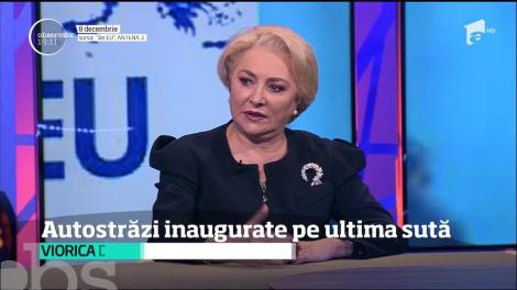 Reprezentanţii CNAIR taie panglici chiar şi pentru câţiva kilometri, după ce Viorica Dăncilă i-a ameninţat că vor pleca acasă în caz că nu îi termină nici pe cei 100 promişi de Centenar