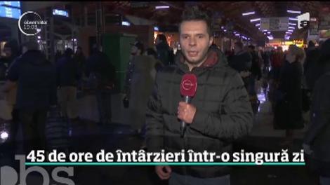 Mii de oameni blocaţi în trenuri îngheţate, oprite în câmp de copacii prăbuşiţi sau din cauza locomotivelor defecte