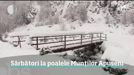 &Icirc;n inima Apusenilor, pensiunile &icirc;şi aştepată oaspeţii cu foc &icirc;n sobă, mese bogate, pălincă tare şi peisaje de poveste