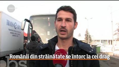 Rom&acirc;ni plecaţi la lucru &icirc;n străinătate se &icirc;ntorc acasă
