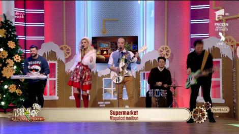 Supermarket cântă melodia "Moşul cel mai bun"