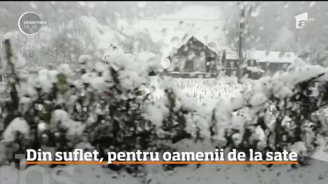 Zeci de voluntari au ajuns în cele mai ascunse căsuţe dintre munţi în Campania "Ajută satul"