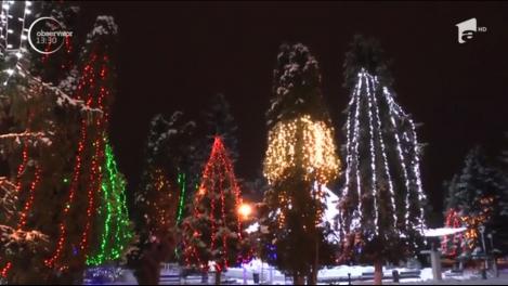 Atmosfera sărbătorilor de iarnă a cuprins centrul oraşului Roman