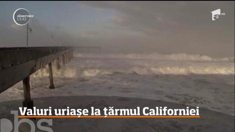 Autorităţile din San Francisco îi avertizează pe pasionaţii de sporturi extreme să nu se aventureze în apele statului California