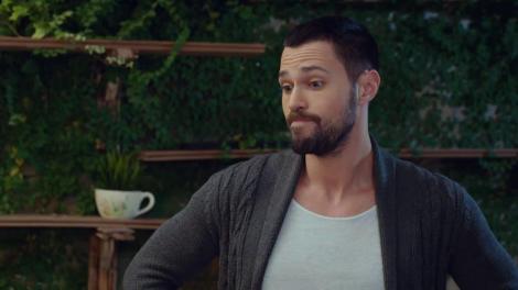 Alex visează cu ochii deschiși la Sonia