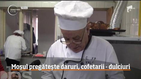 În timp ce Moşul pregăteşte darurile, cofetarii prepară dulciurile care vor umple mesele de Crăciun