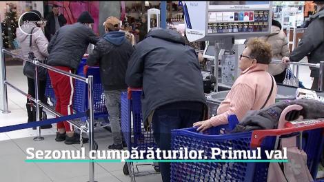 A început haosul înainte de sărbători. Magazinele sunt pline, cozile interminabile, iar listele de cumpărături la fel de lungi