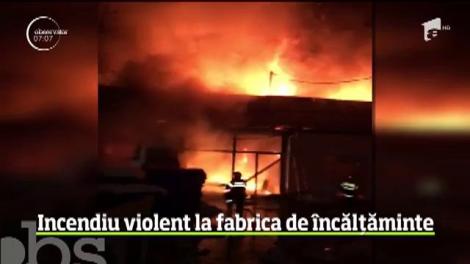 Incendiu violent la o fabrică de încălţăminte din Alba