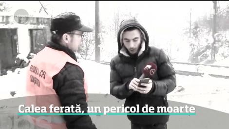 O familie a fost la un pas să moară spulberată de tren, pentru că semnalizarea nu funcţiona!