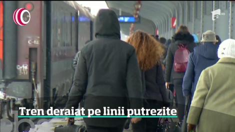 Seria umilinţelor în trenurile CFR continuă! Zeci de oameni au stat înghesuiţi într-un vagon îngheţat