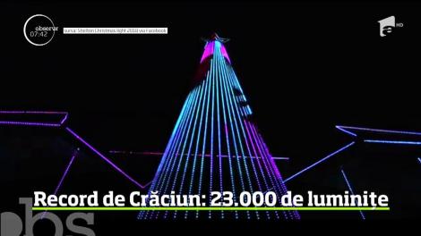 Dacă pe la noi vedem mai puţine case şi curţi luminate de sărbători, în schimb, străinii sunt maeştri