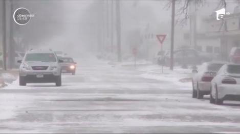Imagini apocaliptice! Furtuni de zăpadă filmate și postate pe internet: Autoritățile avertizează oamenii să nu iasă din case