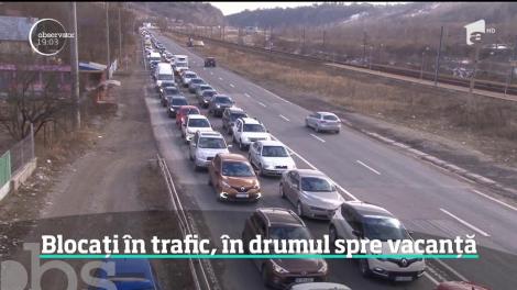 Aglomerație pe DN 1. Au fost cozi imense între staţiuni şi viteze de nici doi kilometri pe oră