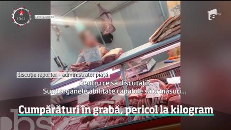 Imagini revoltătoare în hala veche a pieţei Obor. Carne ţinută în lăzi insalubre, lângă găleţi murdare şi vânzători care beau şi fumează
