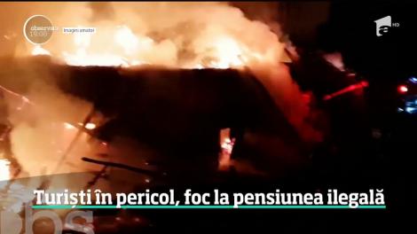 Clipe de groază pentru turiştii cazaţi la o pensiune din Moeciu. Un incendiu devastator a cuprins în flăcări întreaga pensiune care funcționa ilegal