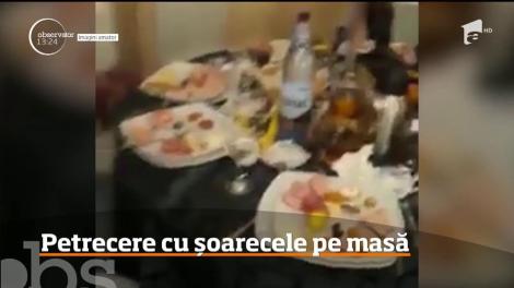 Video! Imagini terifiante la un botez din județul Dolj! Invitații au fost șocați când au văzut un șoarece alergând pe masa lăutarilor