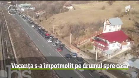 Vacanţa de Revelion s-a încheiat, iar distracţia s-a transformat în nervi. Au fost cozi kilometrice şi blocaje pe multe drumuri din ţară