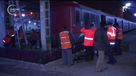 Un tren din Gara de Nord, care urma să preia pasagerii pentru a pleca spre Braşov, a dărâmat tampoanele de siguranță de la capătul unei lin