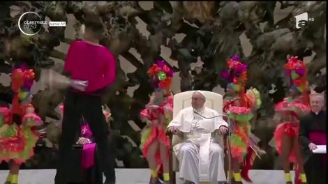 Imagini inedite la Vatican la început de an. Papa Francisc a primit o trupă de artişti de circ în prima audienţă săptămânală din 2019