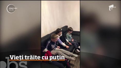 Vieți trăite cu puțin. Nu au apă şi nici canalizare, însă au primit un cadou aşa cum nici nu au sperat