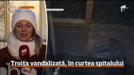 Troiţa din curtea Spitalului Judeţean Constanţa, vandalizată de mai multe ori