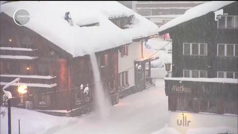 Mii de turiști blocați de avalanșe în Austria