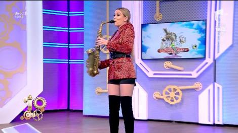 Lady Sax - "Uptown Funk"