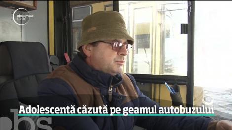 O adolescentă a căzut pe geamul unui autobuz aflat în mers şi e acum în stare gravă